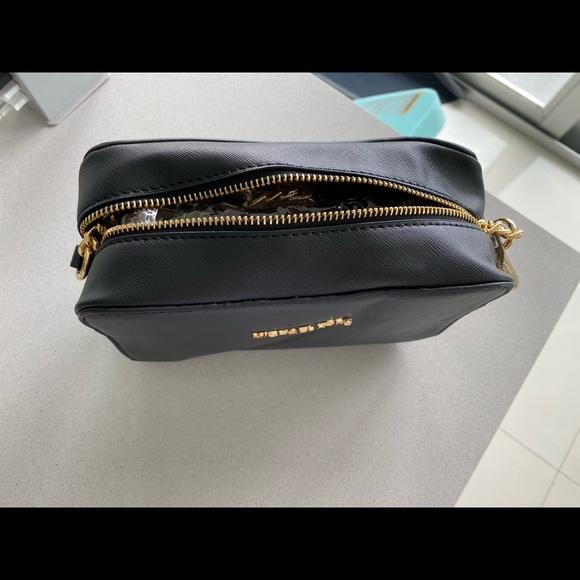 NWOT- Micheal Kors purse - Picture 6 of 6